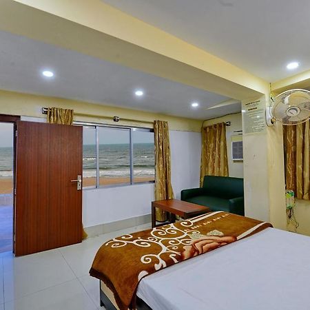 Marina Beach House Hotel Puri Exterior foto