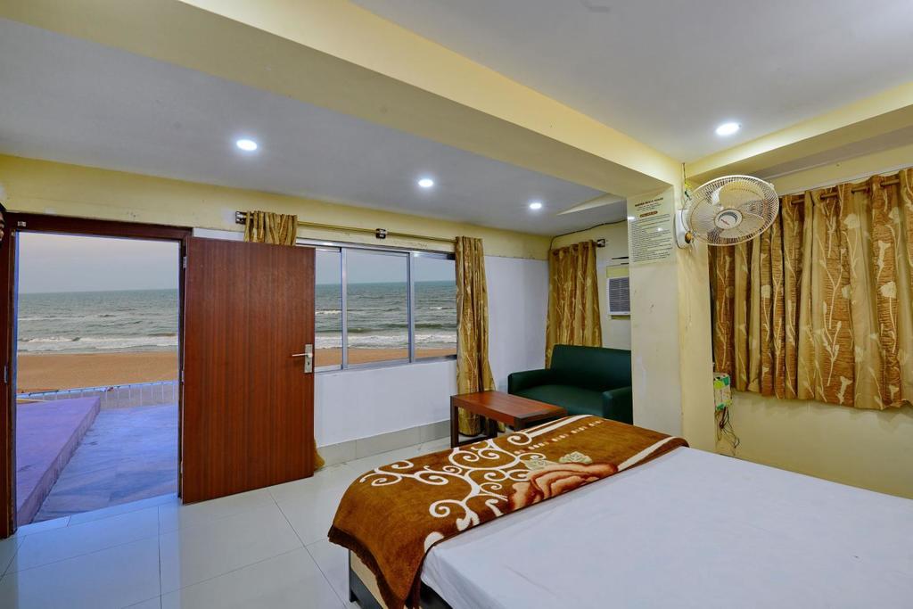 Marina Beach House Hotel Puri Exterior foto